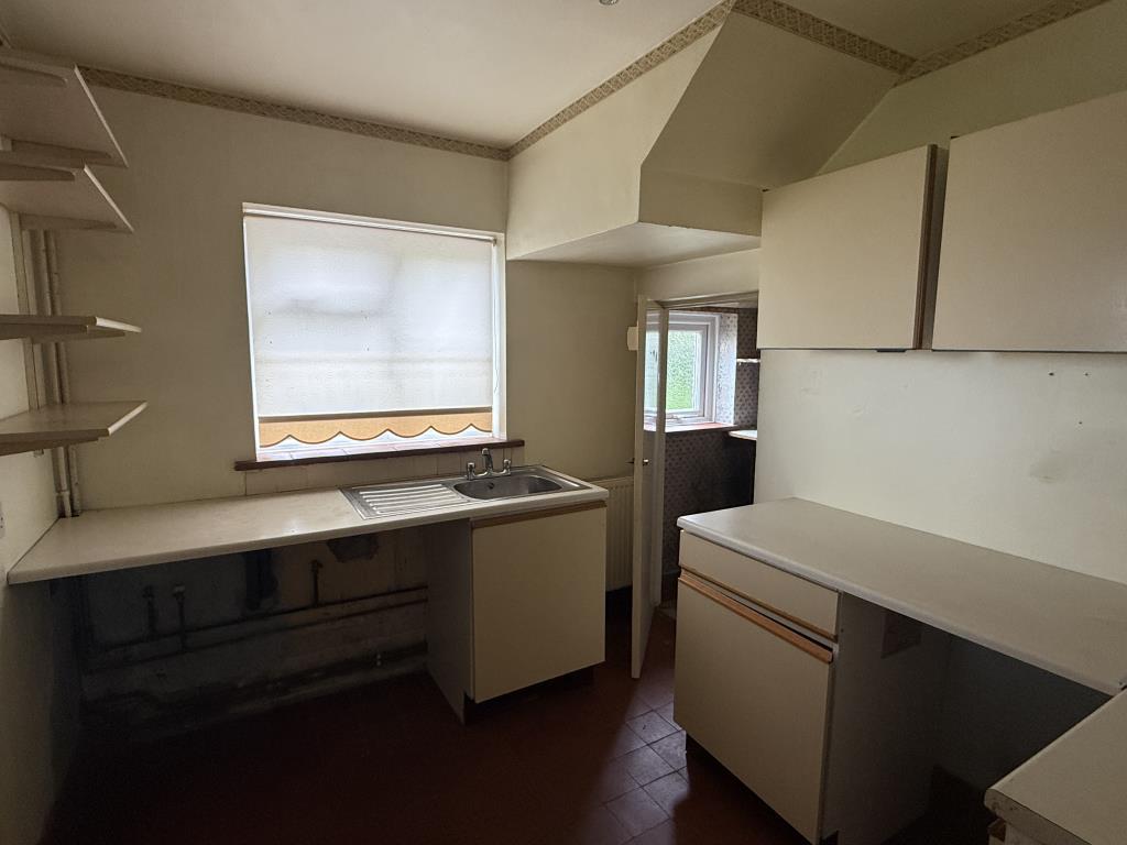 Lot: 155 - THREE-BEDROOM SEMI-DETACHED HOUSE ON OUTSKIRTS OF WEALDEN VILLAGE - Kitchen in rural semi in need of modernisation
